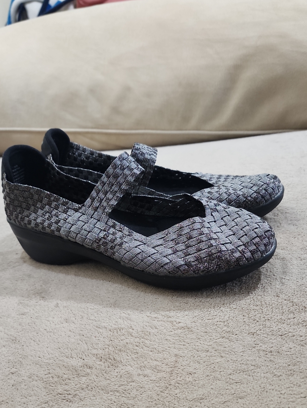 NWT.bernie mev. Pewter Gray Woven Mary Jane Flats